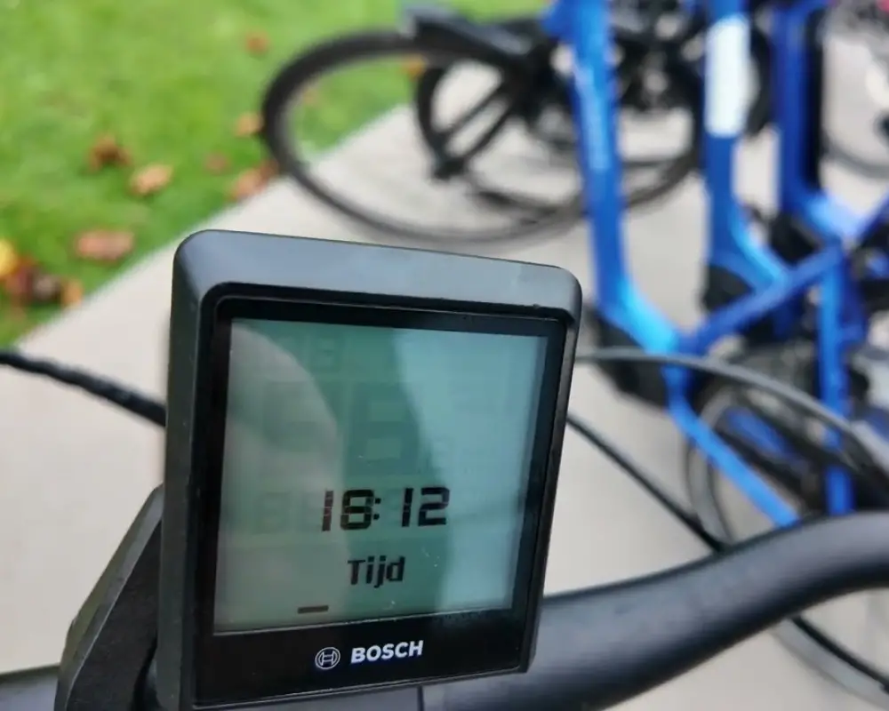 Verzetten van de tijd op een Bosch Intuvia 100 display